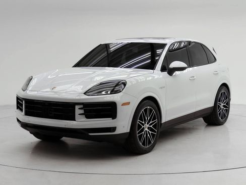 Certified 2025 Porsche Cayenne S AWD/4WD image 1