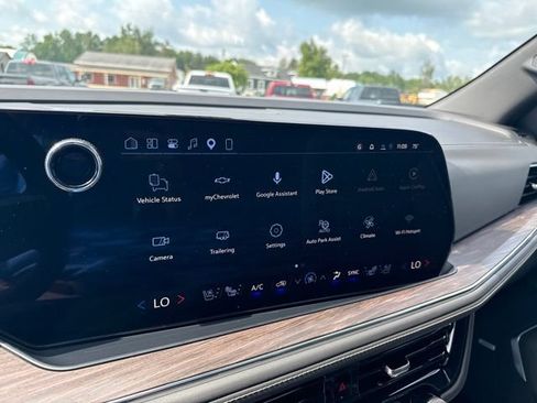 New 2026 Chevrolet Suburban Premier w/ Sun And Tow Package AWD/4WD image 28