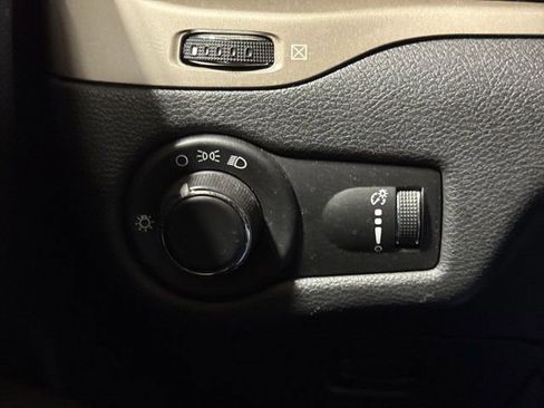 Used 2015 Jeep Cherokee Sport w/ Sport Appearance Group FWD image 17