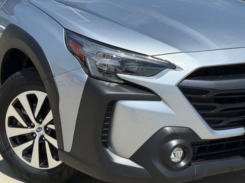 Used 2025 Subaru Outback Premium AWD/4WD image 3