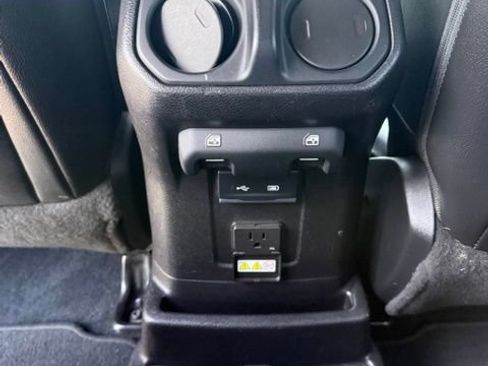 Used 2018 Jeep Wrangler Unlimited Sahara AWD/4WD image 37