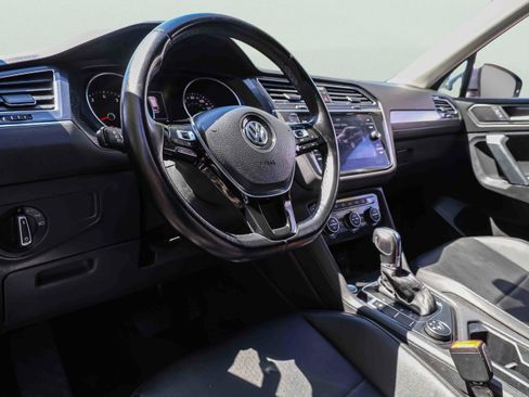 Used 2019 Volkswagen Tiguan SE w/ Panoramic Sunroof Package image 8