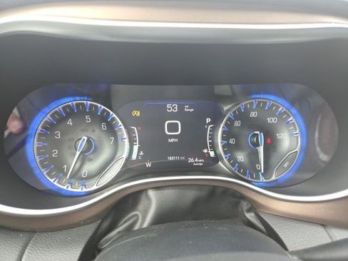 Used 2018 Chrysler Pacifica Touring-L Plus w/ Tire & Wheel Group FWD image 18