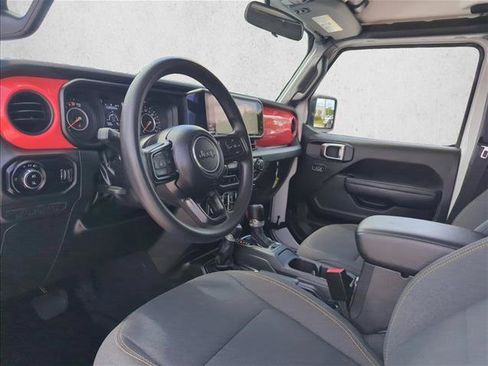 Used 2025 Jeep Gladiator Sport AWD/4WD image 8