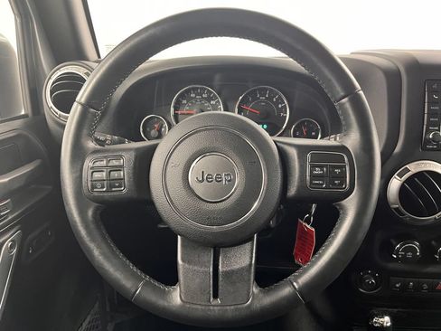 Used 2016 Jeep Wrangler Sahara AWD/4WD image 16