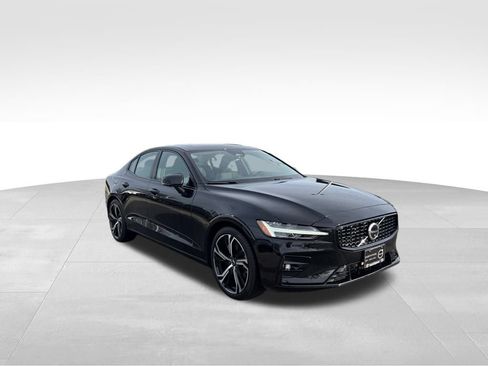 Certified 2025 Volvo S60 B5 Plus AWD/4WD image 32