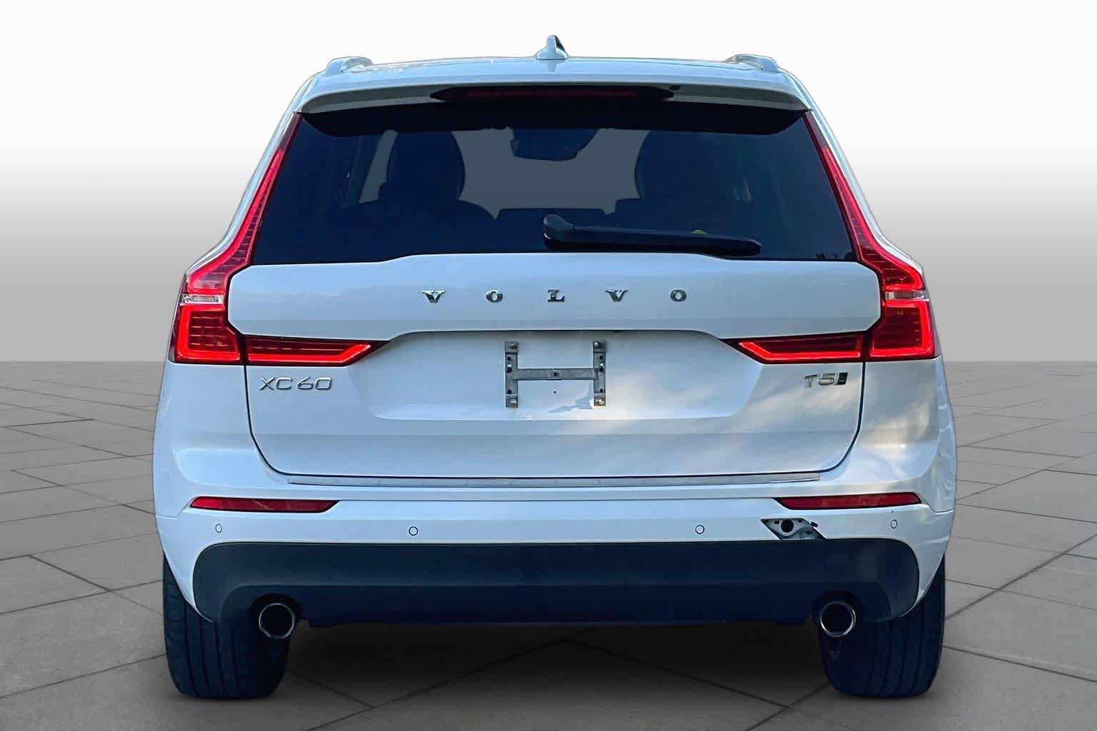 Used 2021 Volvo XC60 T5 Momentum w/ Premium Package AWD/4WD image 4