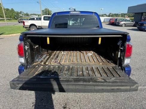 Used 2023 Toyota Tacoma TRD Sport w/ Technology Package AWD/4WD image 10
