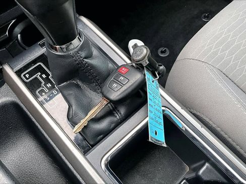 Used 2019 Toyota Tacoma SR5 RWD image 14