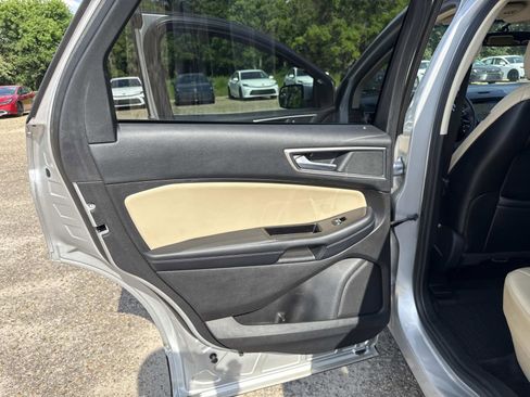 Used 2018 Ford Edge SEL w/ Equipment Group 201A FWD image 11