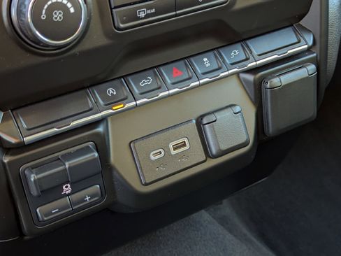 Used 2021 Chevrolet Silverado 1500 Custom w/ Safety Confidence Package image 9