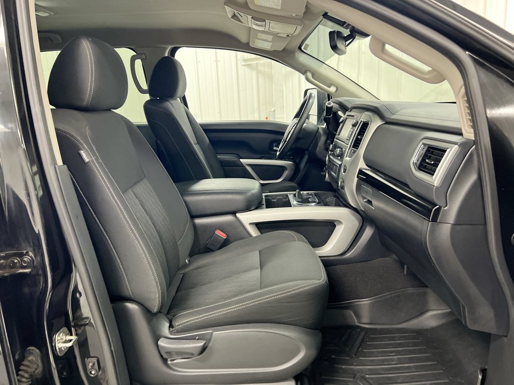 Used 2017 Nissan Titan SV AWD/4WD image 22