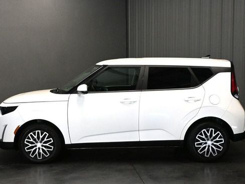 Used 2024 Kia Soul LX FWD image 8
