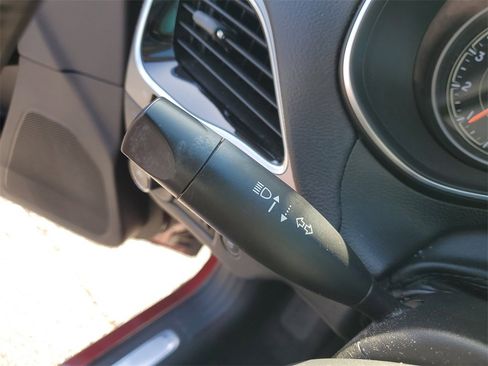 Used 2019 Jeep Cherokee Limited w/ Technology Group image 29