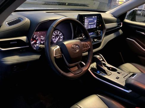 Used 2022 Toyota Highlander XLE image 17