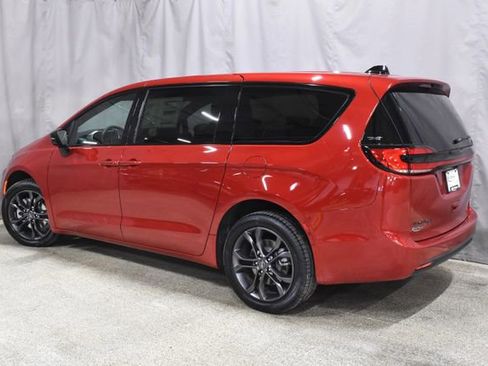 New 2026 Chrysler Pacifica Select image 7
