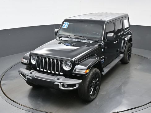 Used 2021 Jeep Wrangler Unlimited Sahara w/ Cold Weather Group AWD/4WD image 34
