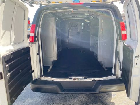 Used 2018 Chevrolet Express 2500 w/ Driver Convenience Package RWD image 15