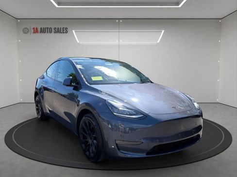 Used 2023 Tesla Model Y AWD image 7