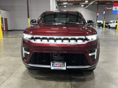 New 2026 Jeep Grand Wagoneer 4WD w/ Premium Group I image 8