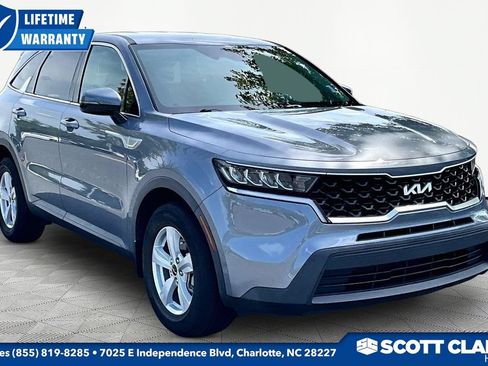 Used 2023 Kia Sorento LX FWD image 1