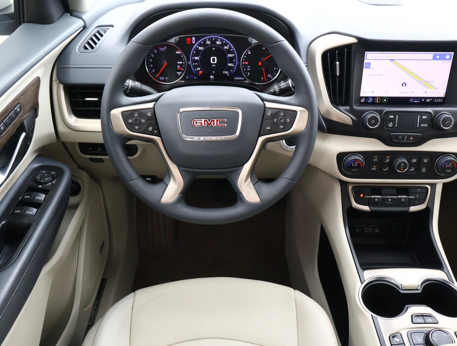 Used 2024 GMC Terrain Denali w/ Denali Premium Package AWD/4WD image 9