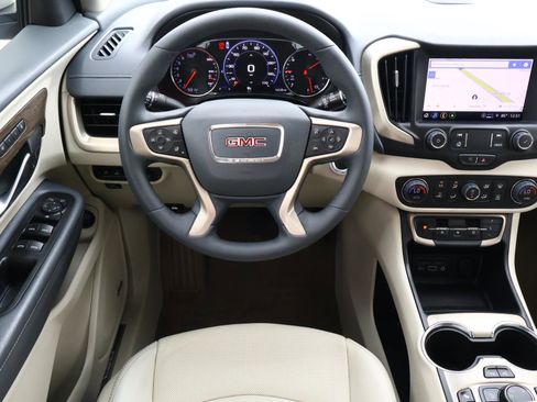 Used 2024 GMC Terrain Denali w/ Denali Premium Package AWD/4WD image 9