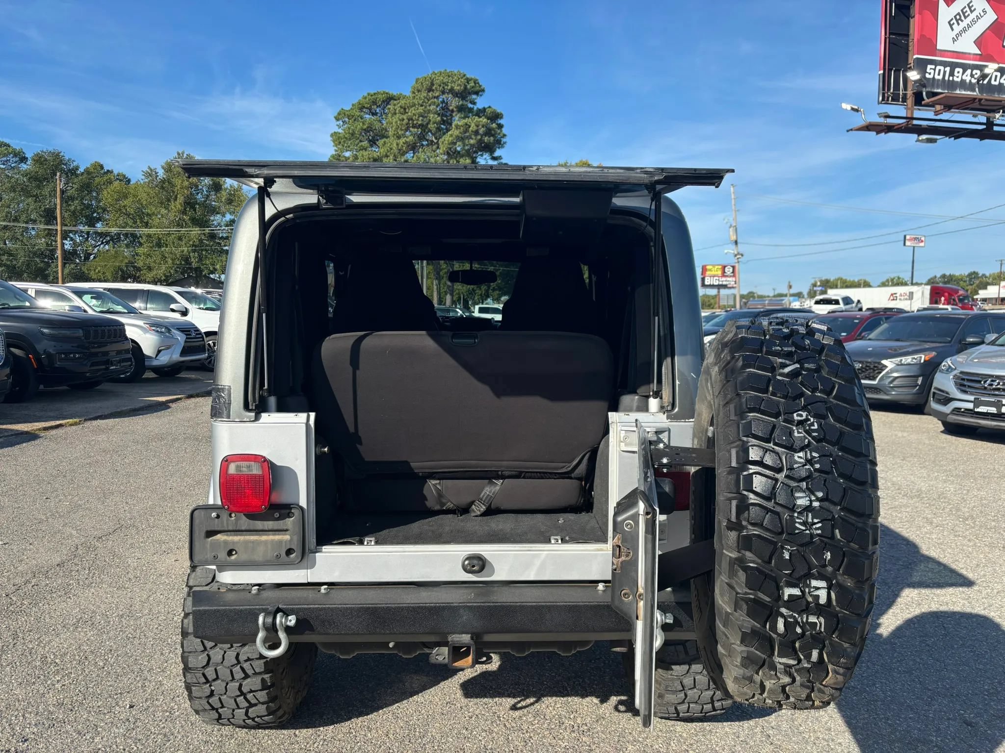 Used 2004 Jeep Wrangler 4WD w/ Dual Top Group image 17