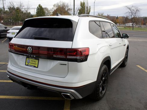 New 2026 Volkswagen Atlas Peak Edition image 5
