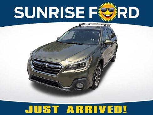 Used 2018 Subaru Outback 3.6R Touring AWD/4WD image 1