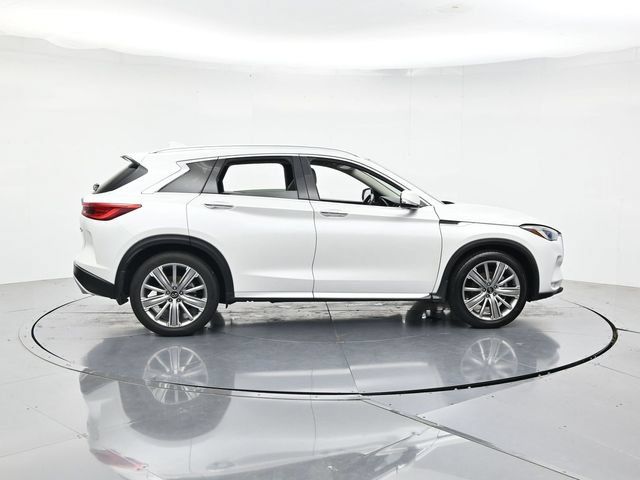 Used 2023 INFINITI QX50 Sensory AWD/4WD image 2