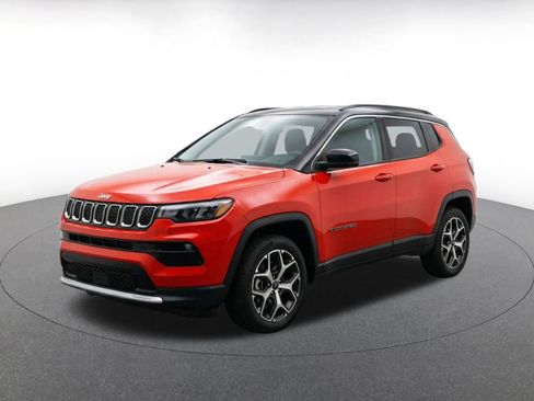 Used 2025 Jeep Compass Limited AWD/4WD image 3