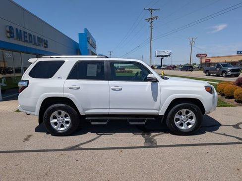 Used 2022 Toyota 4Runner SR5 Premium w/ Moonroof Package AWD/4WD image 2