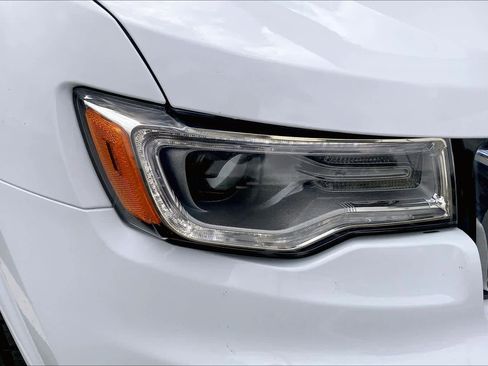 Used 2020 Jeep Grand Cherokee Overland image 27