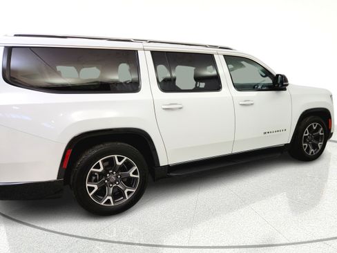 Used 2024 Jeep Wagoneer L Series III w/ Flexible Seating Group AWD/4WD image 7