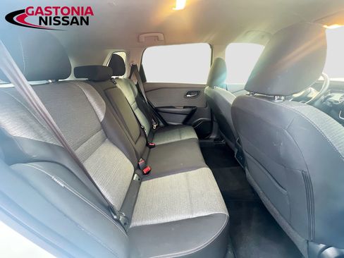 Used 2023 Nissan Rogue SV image 34