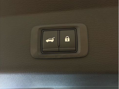 Used 2025 Mitsubishi Outlander 4WD Plug-In Hybrid image 27