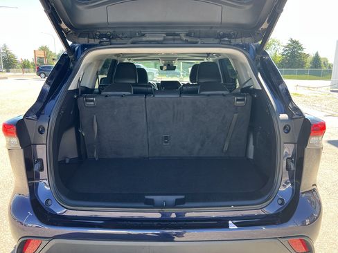 Used 2023 Toyota Highlander XLE AWD/4WD image 26