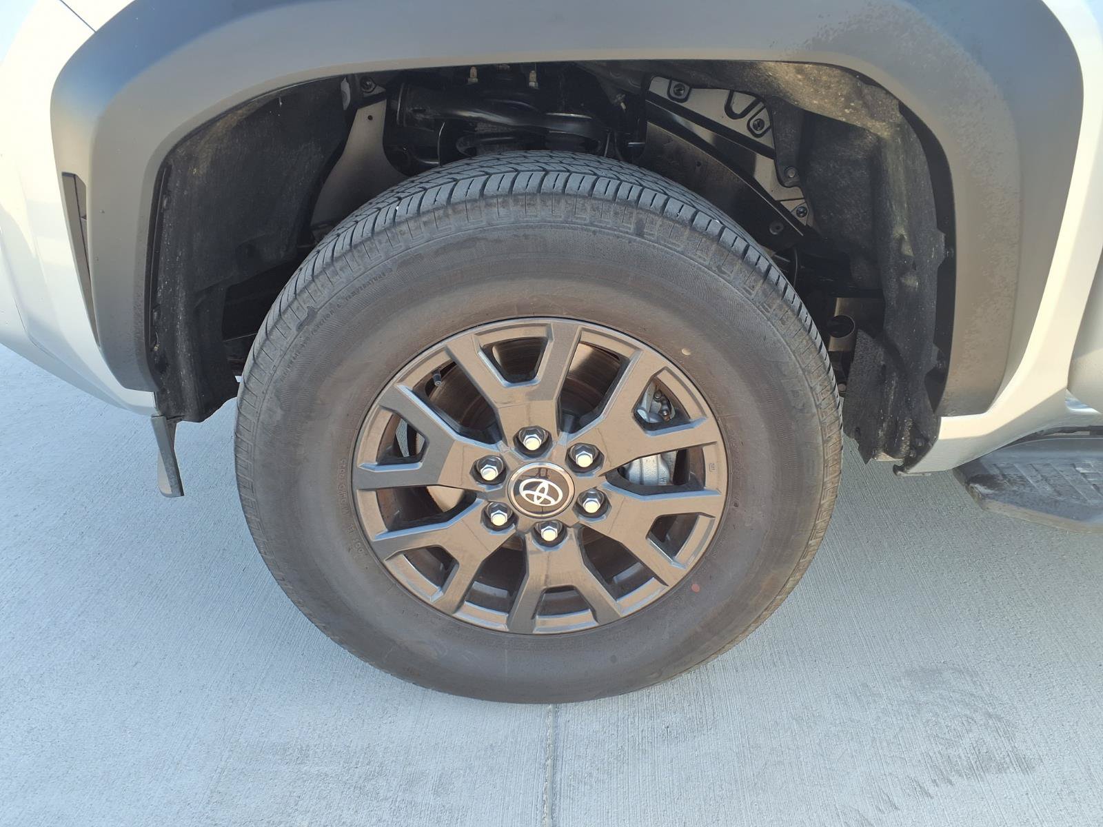 Used 2025 Toyota 4Runner SR5 AWD/4WD image 29