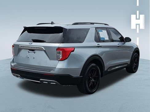 Used 2022 Ford Explorer XLT w/ Equipment Group 202A AWD/4WD image 4