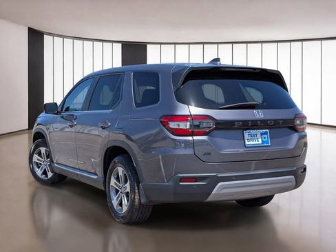 Used 2025 Honda Pilot EX-L image 8