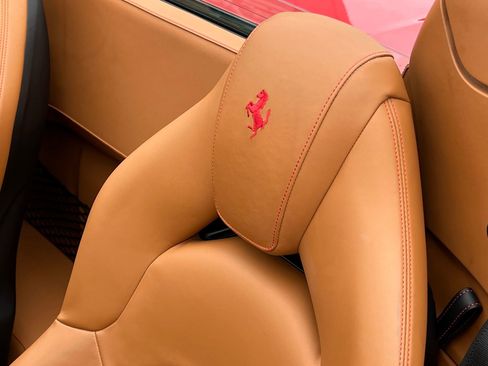 Used 2019 Ferrari 488 Spider Base image 32