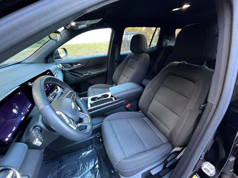 Used 2025 Chevrolet Equinox LT image 32