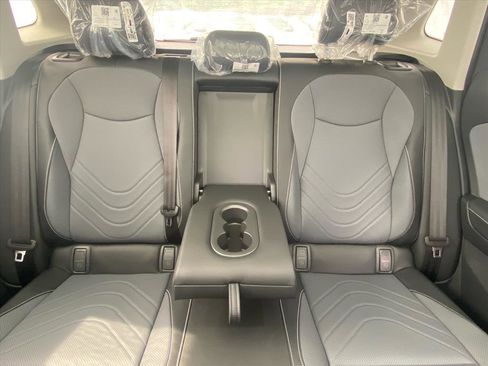 New 2026 Volkswagen Tiguan SE FWD image 8