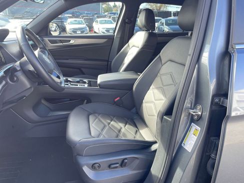 Used 2025 Volkswagen Atlas Cross Sport SE image 27