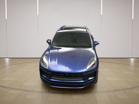 Certified 2025 Porsche Macan AWD/4WD image 41