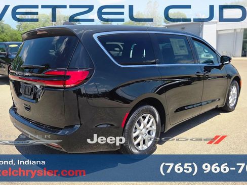 New 2027 Chrysler Pacifica Select FWD image 7