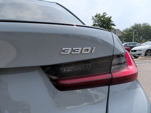 Used 2025 BMW 330i Sedan w/ M Sport Package RWD image 11