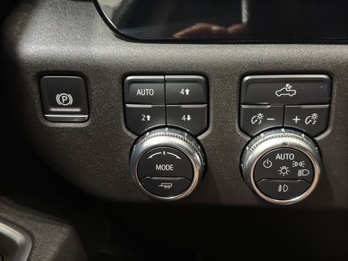 Used 2025 GMC Sierra 1500 Elevation w/ Preferred Package AWD/4WD image 37