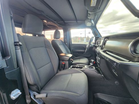 Used 2018 Jeep Wrangler Sport image 36